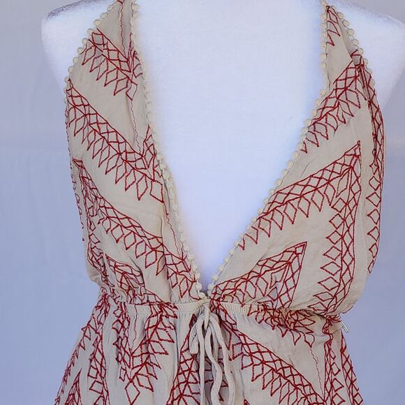 Cream Rompers with red embroidery - Picture 3 of 3